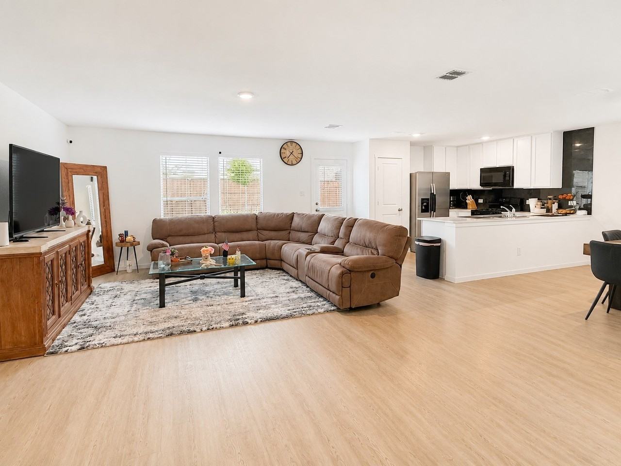 241 Adelina Dr - Photo 4 of 14