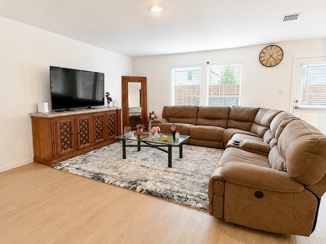 241 Adelina Dr - Photo 5 of 14