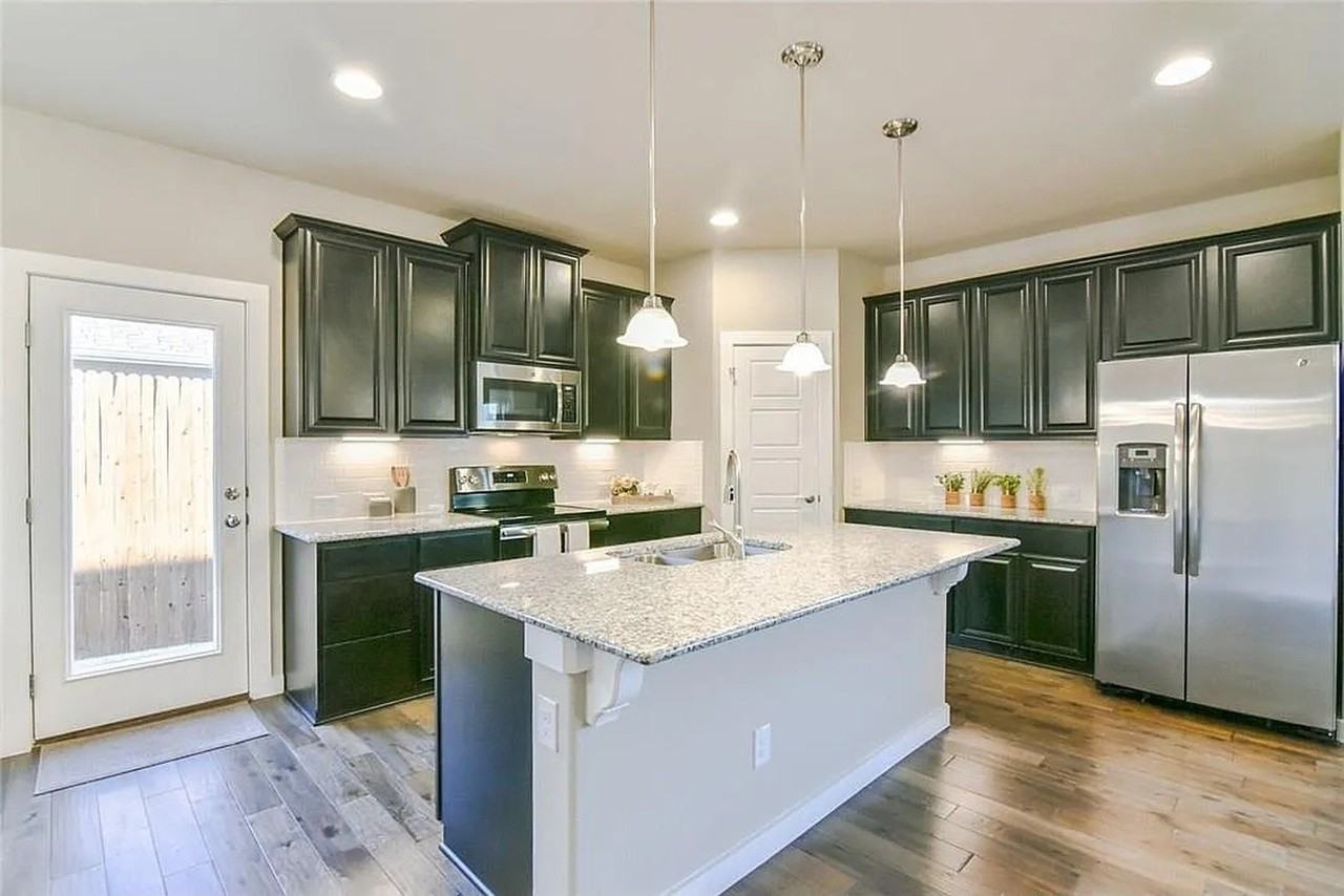2305 Paxton Way - Photo 3 of 23