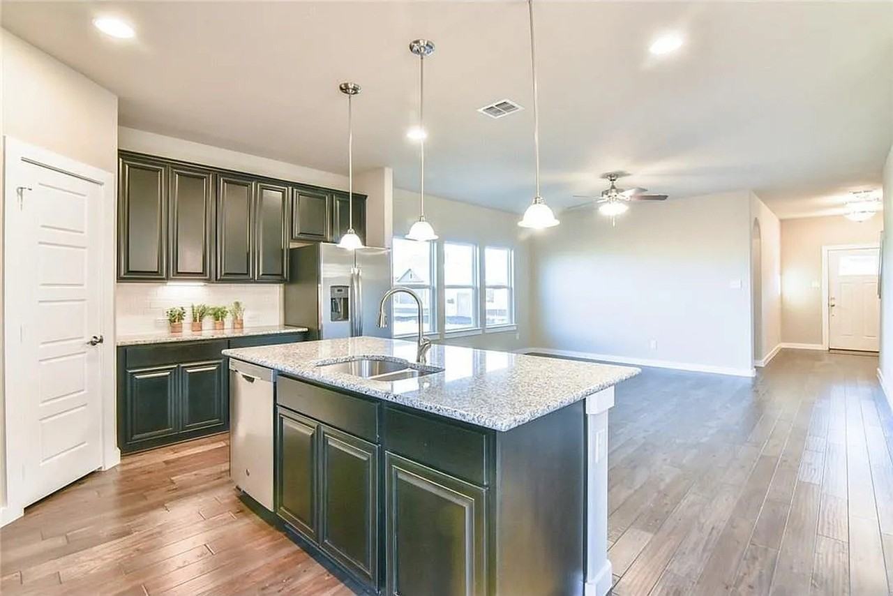 2305 Paxton Way - Photo 4 of 23