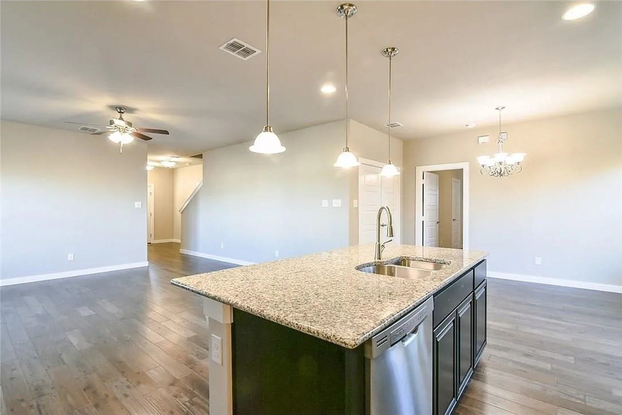 2305 Paxton Way - Photo 5 of 23