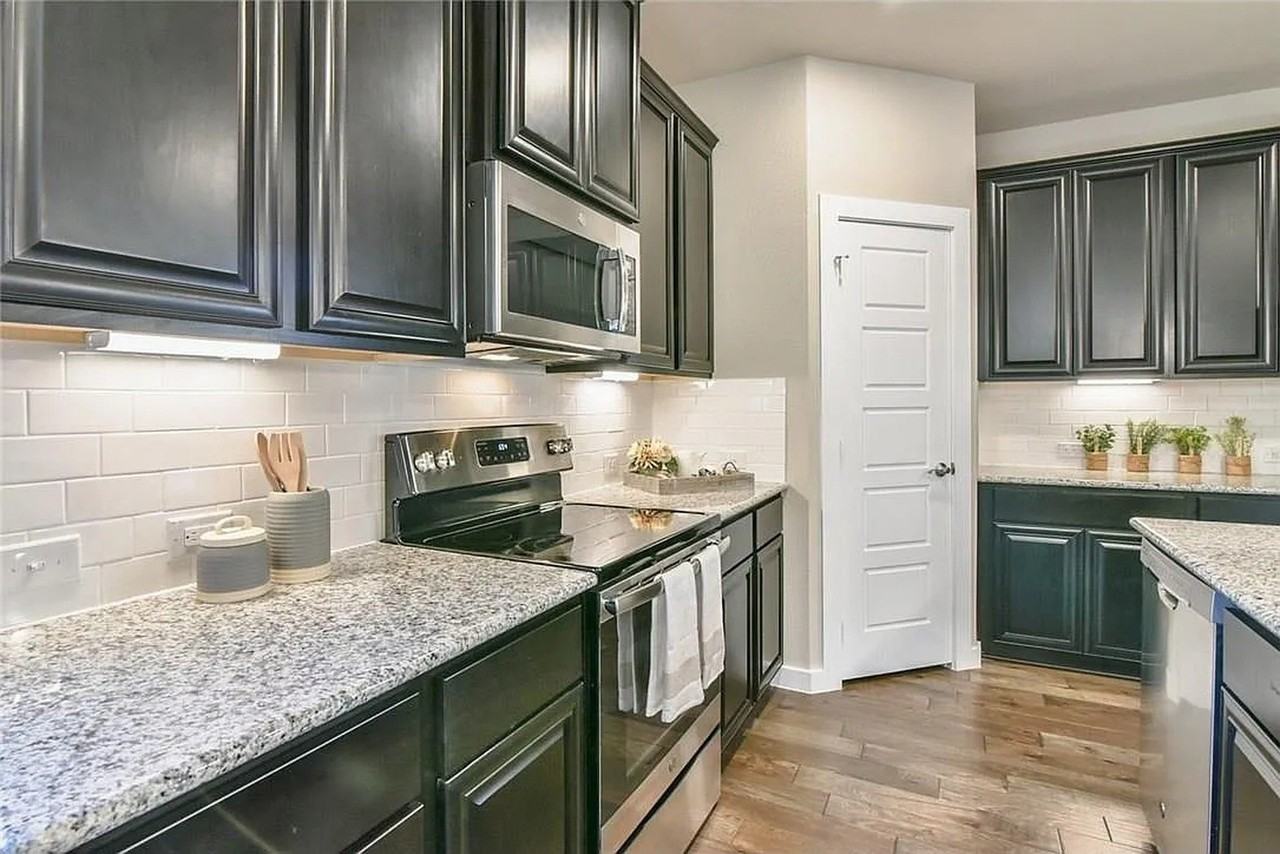 2305 Paxton Way - Photo 6 of 23