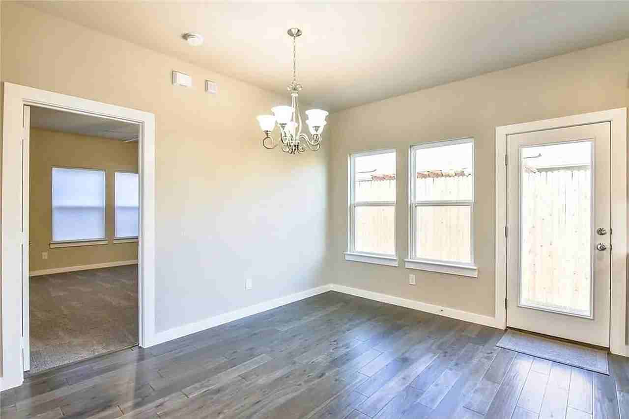 2305 Paxton Way - Photo 7 of 23
