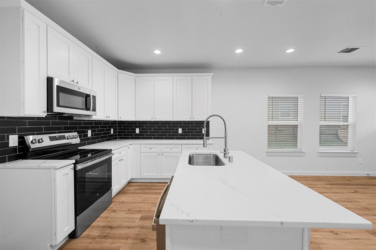 918 W Ford St - Photo 7 of 22