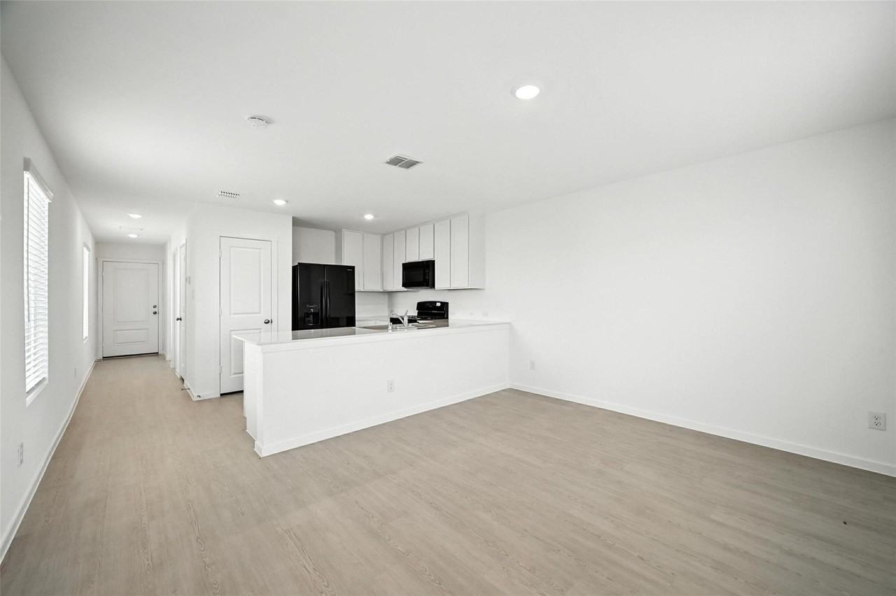 12120 Morgan Dr - Photo 2 of 20
