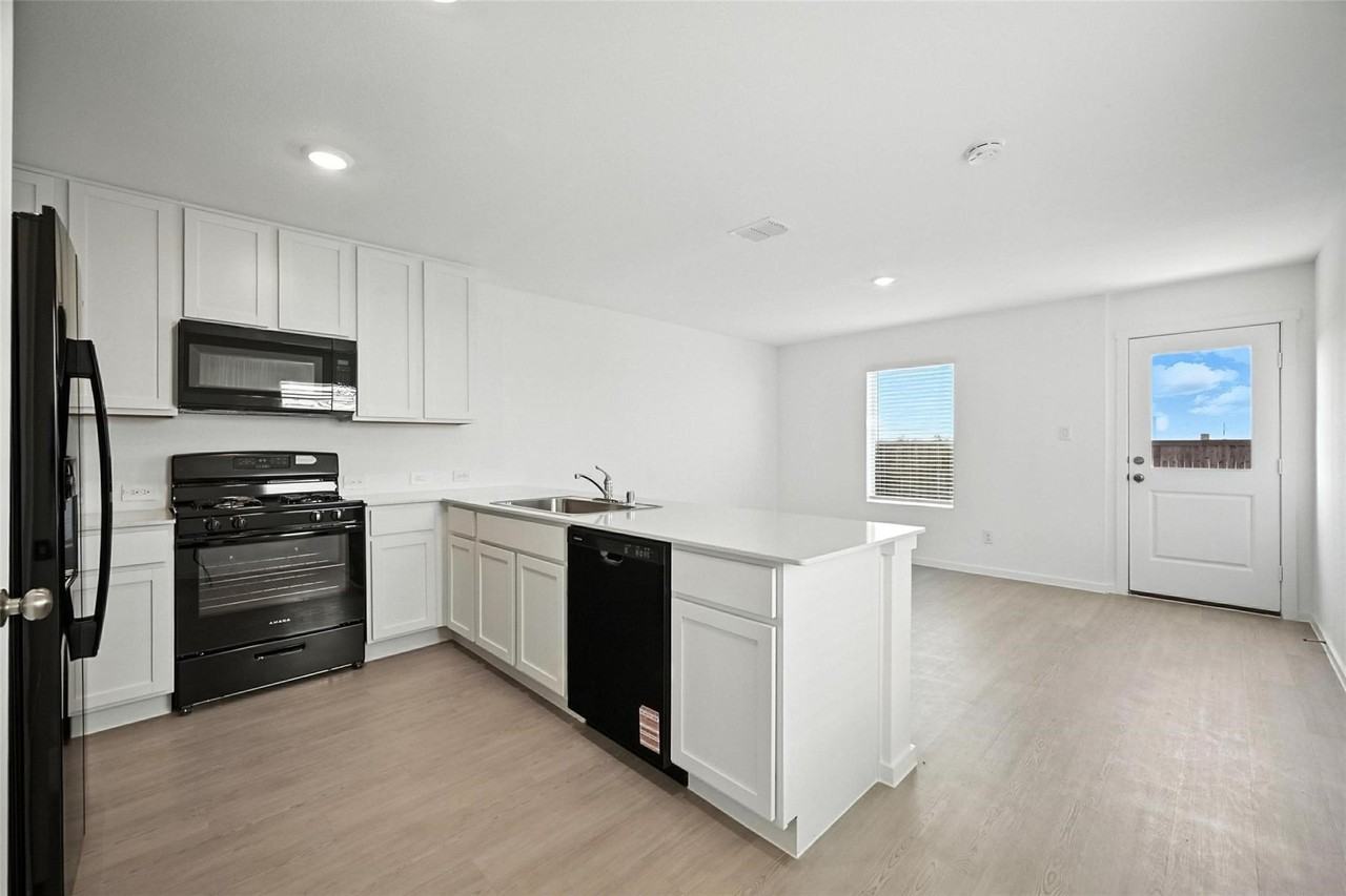 12120 Morgan Dr - Photo 3 of 20