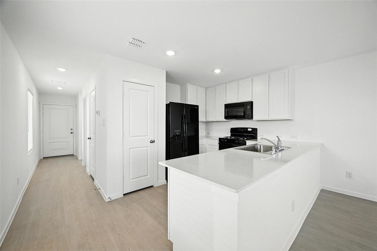 12120 Morgan Dr - Photo 4 of 20