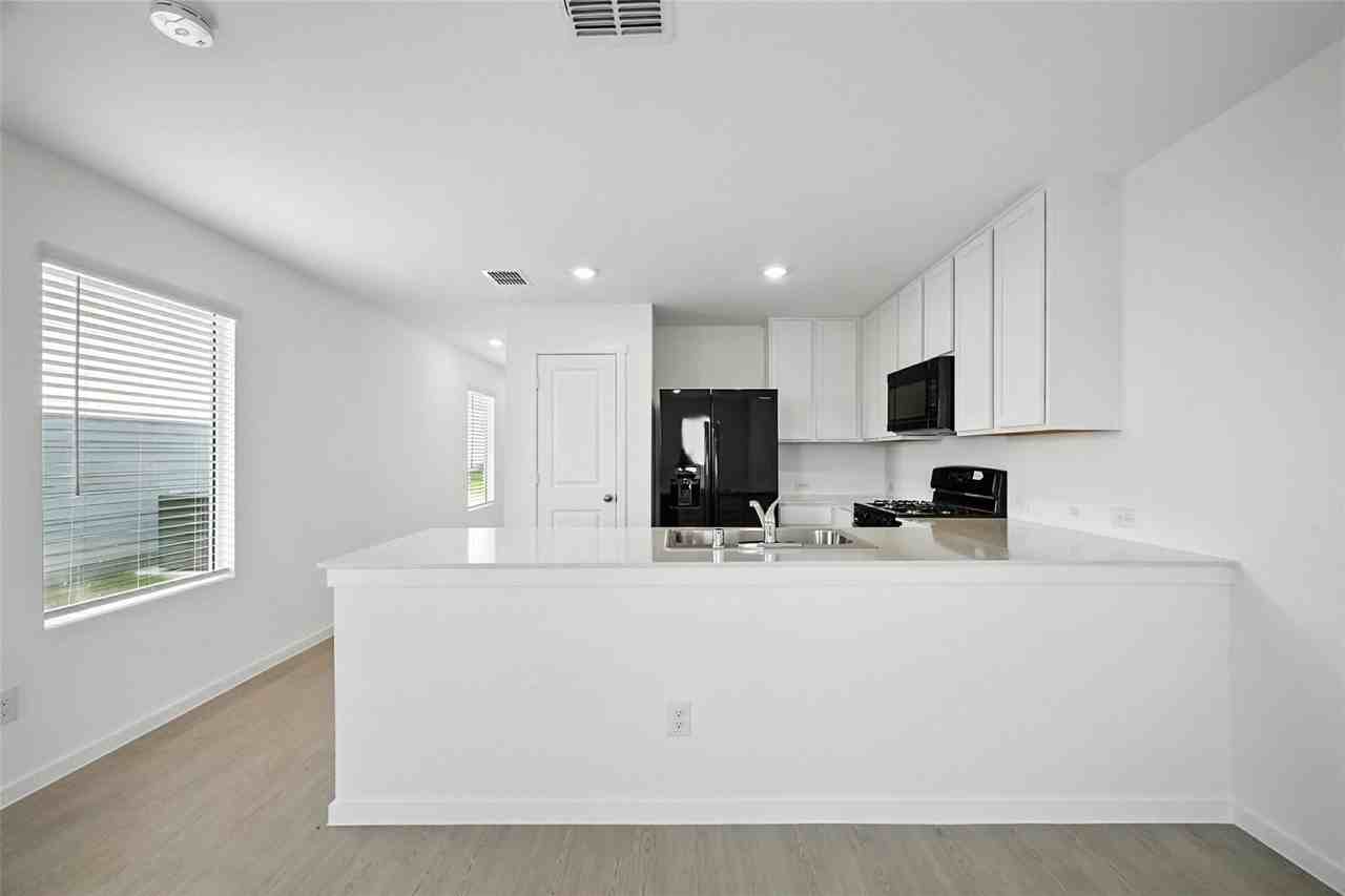 12120 Morgan Dr - Photo 5 of 20