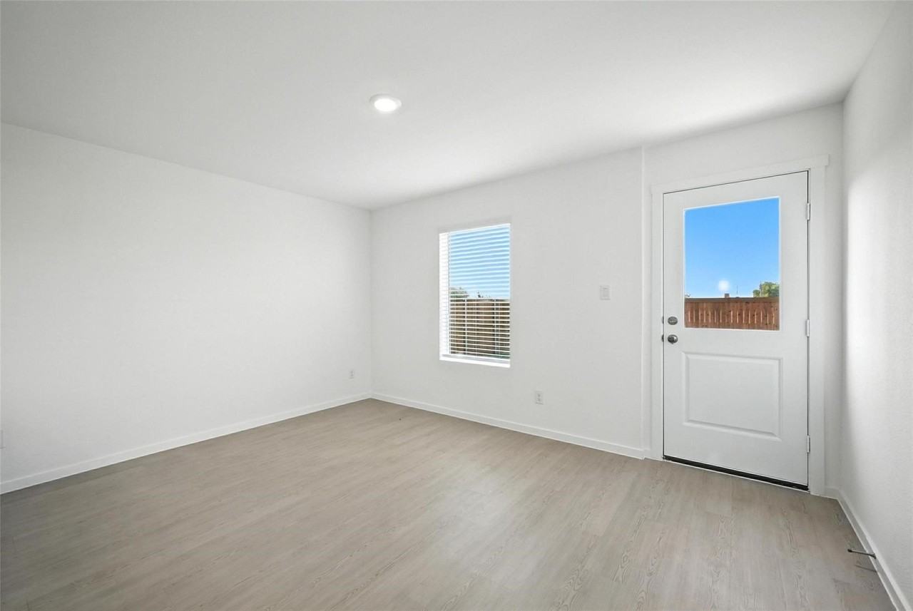 12120 Morgan Dr - Photo 7 of 20