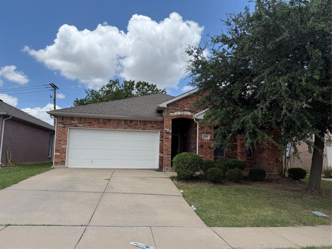 1152 Sunderland Ln - Photo 2 of 17