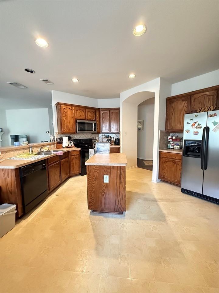 1152 Sunderland Ln - Photo 4 of 17