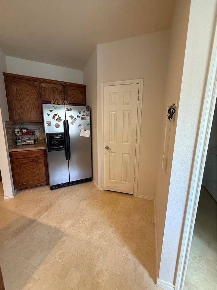 1152 Sunderland Ln - Photo 7 of 17