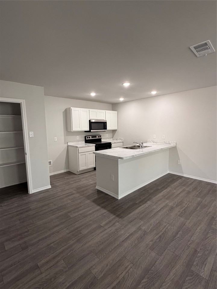 126 Levi Dr - Photo 3 of 15