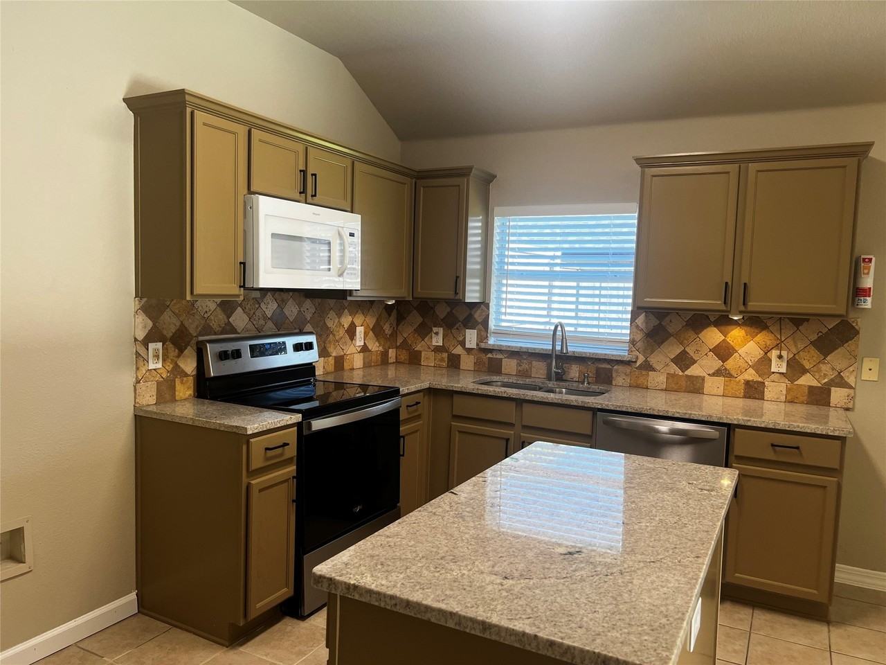 1223 Periwinkle Dr - Photo 6 of 9
