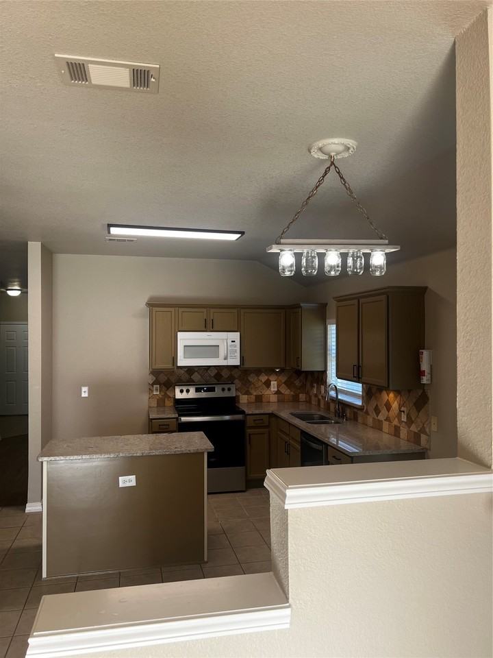 1223 Periwinkle Dr - Photo 7 of 9