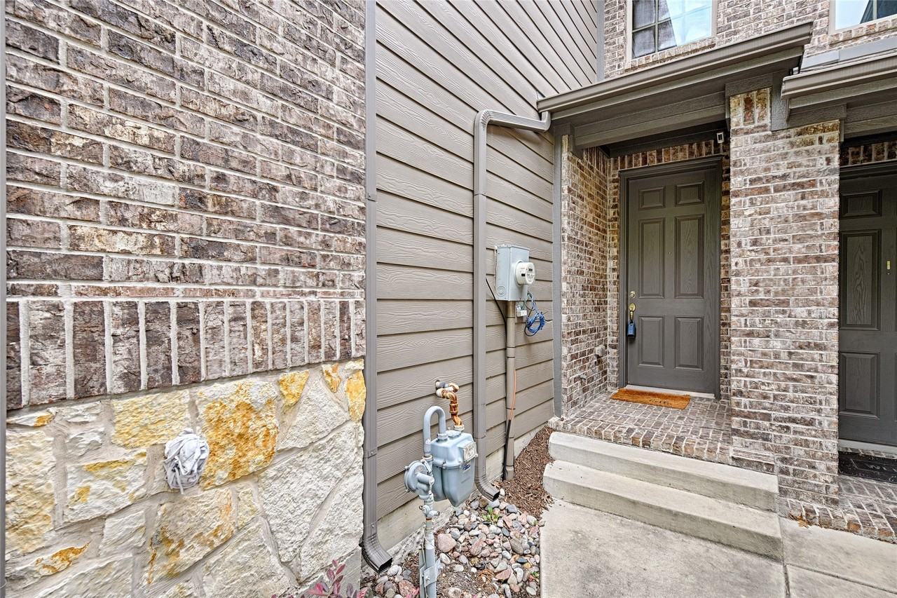 4771 Bridgewater St - Photo 4 of 25