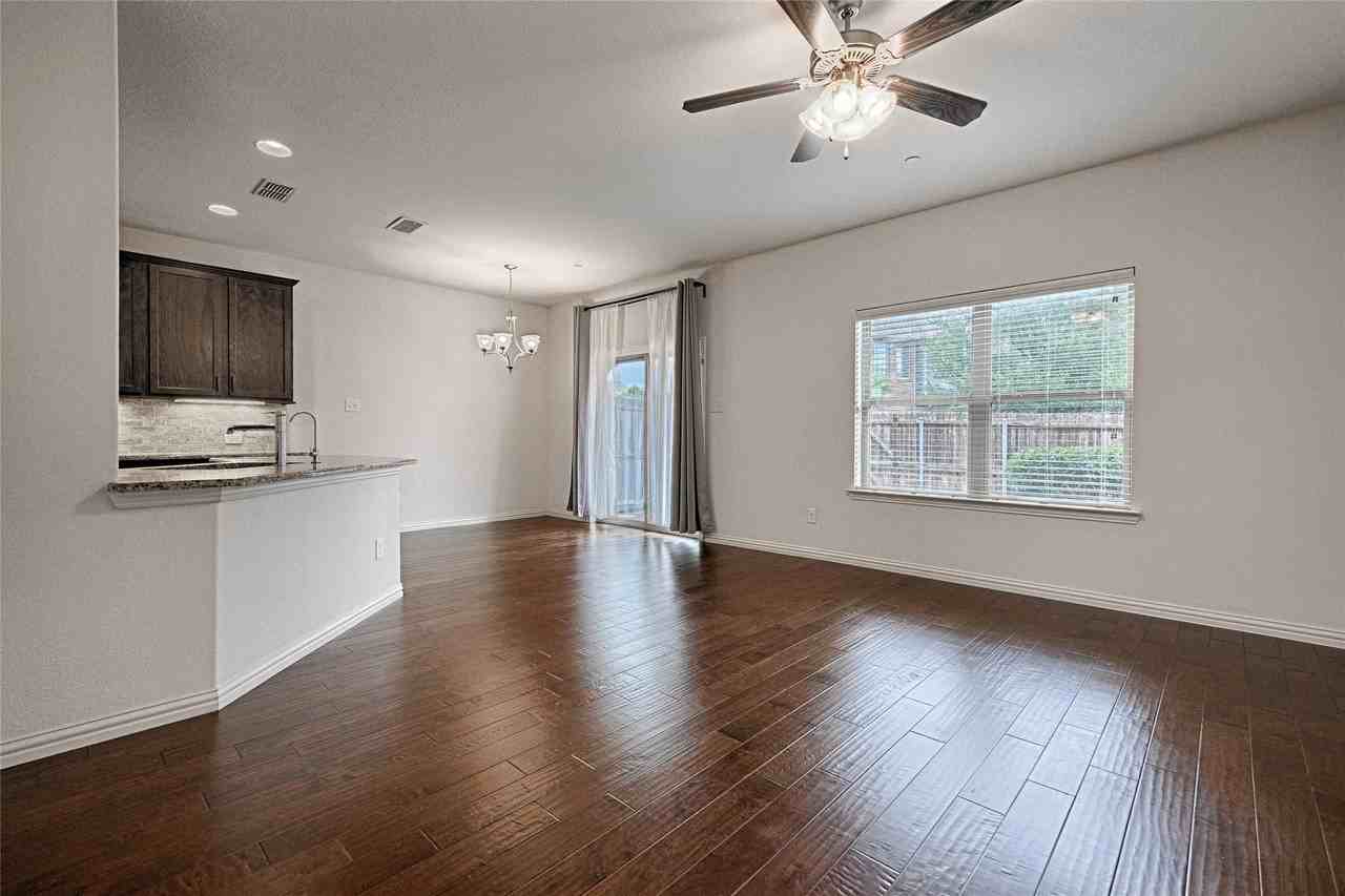 4771 Bridgewater St - Photo 5 of 25
