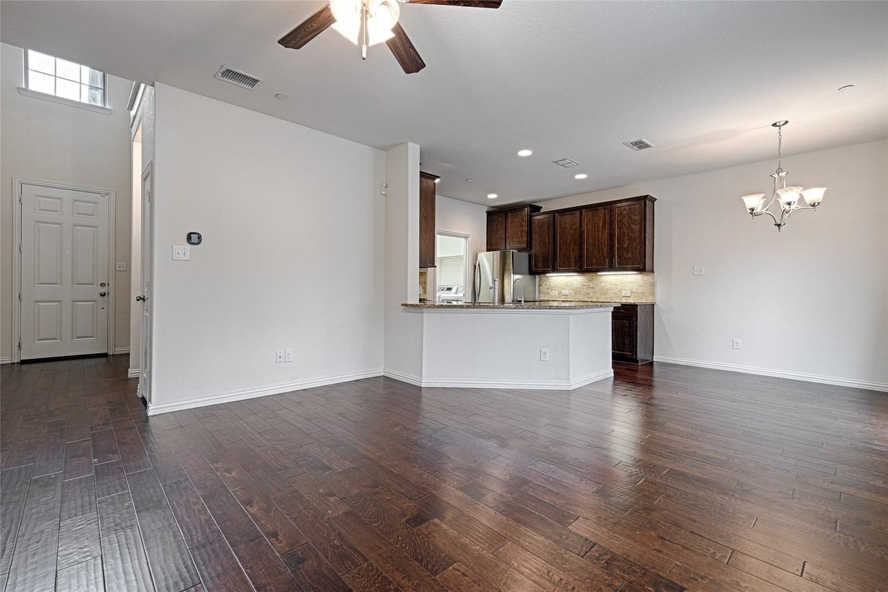4771 Bridgewater St - Photo 6 of 25