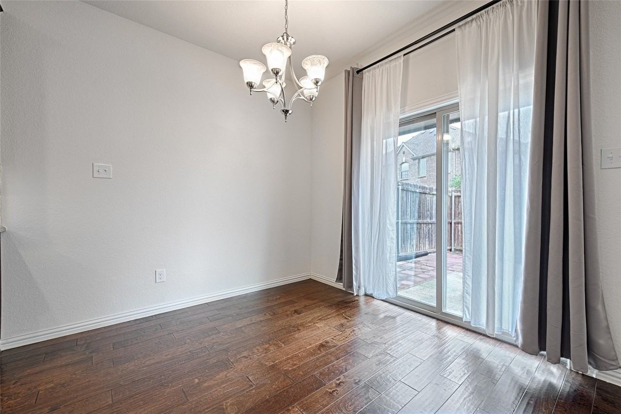 4771 Bridgewater St - Photo 7 of 25
