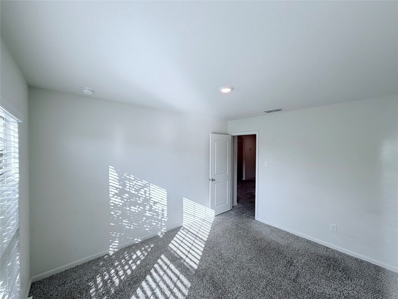 740 Saratoga Ln - Photo 3 of 19