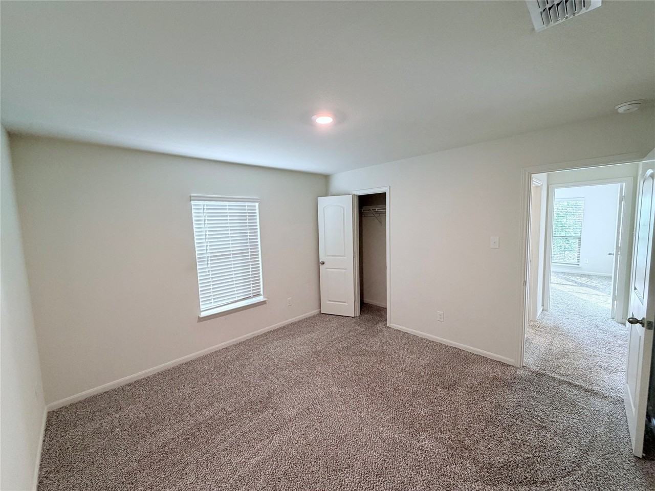 740 Saratoga Ln - Photo 4 of 19