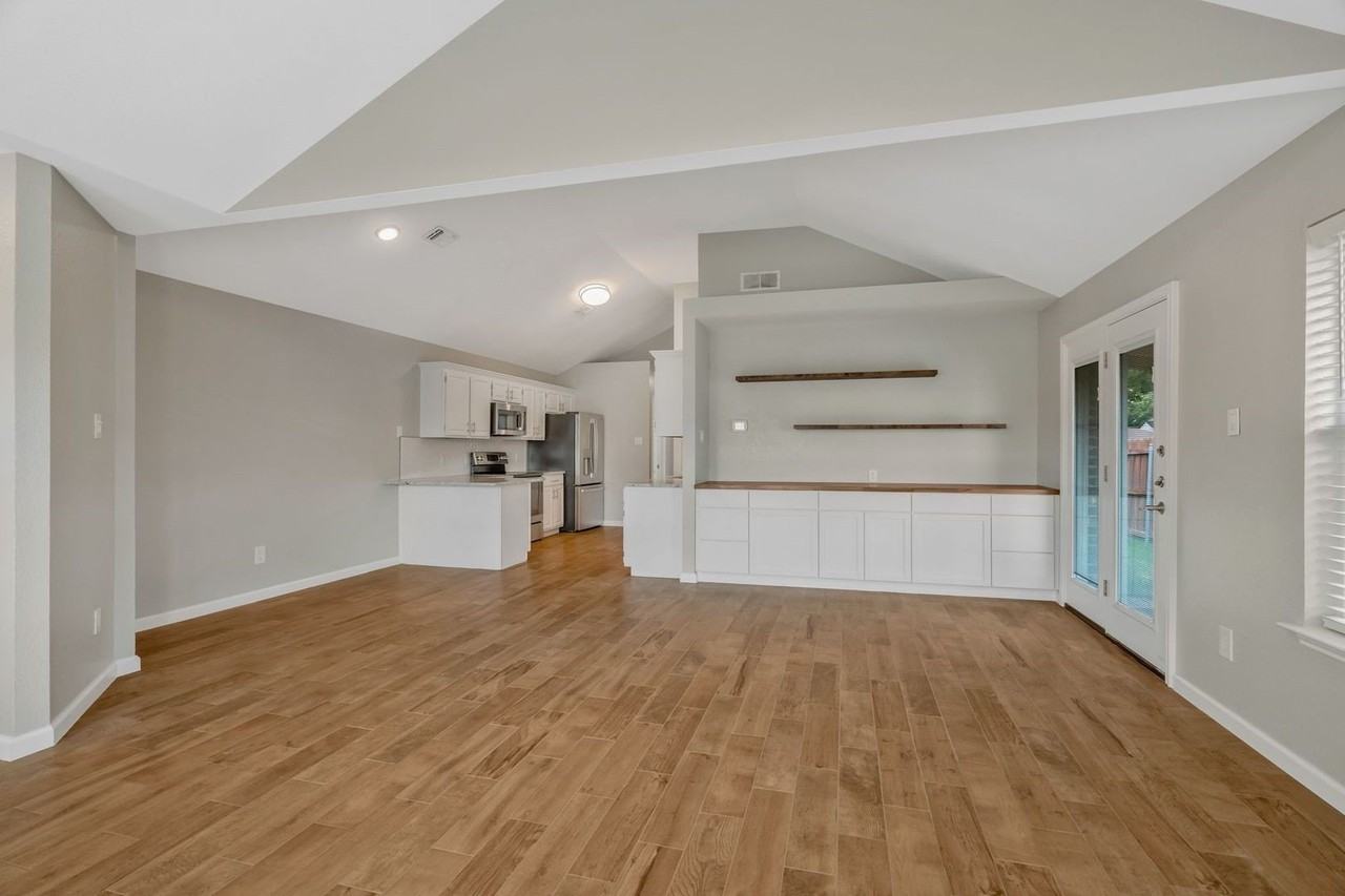 306 Crowe Dr - Photo 4 of 27