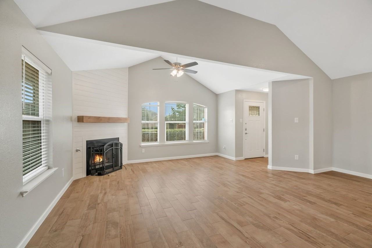 306 Crowe Dr - Photo 5 of 27
