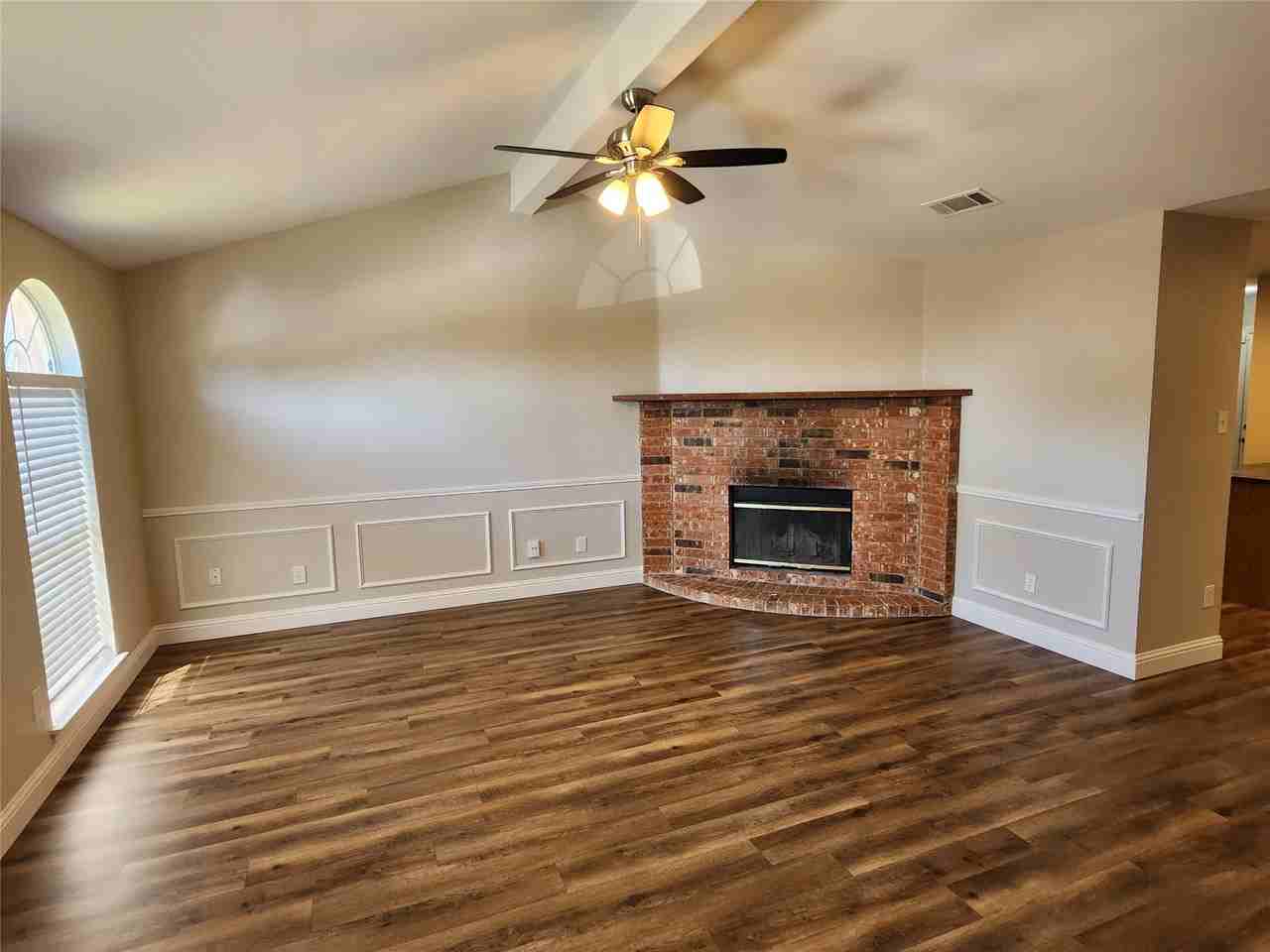 607 Hollyberry Dr - Photo 6 of 40