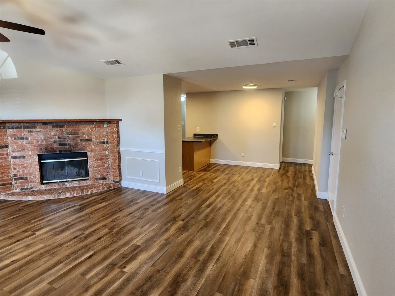 607 Hollyberry Dr - Photo 7 of 40