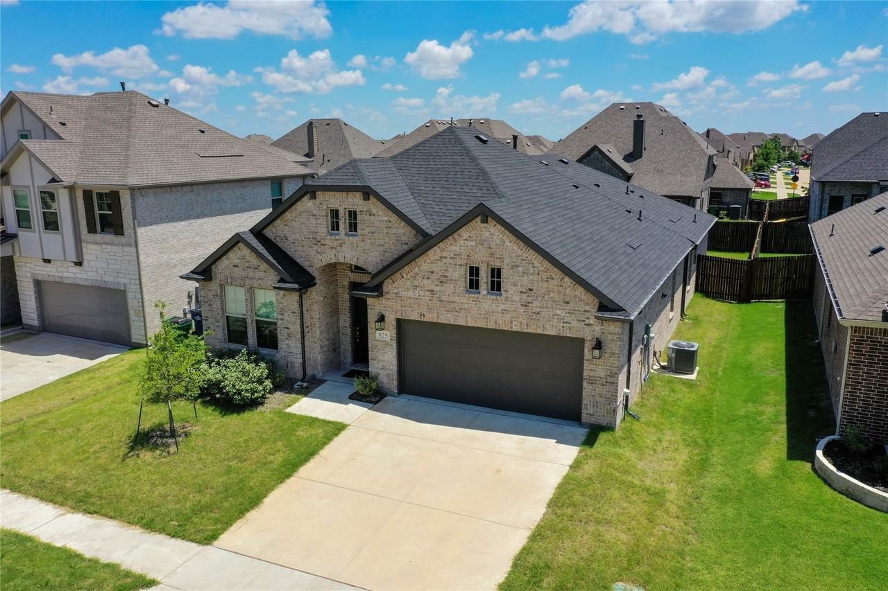 825 Allison Dr - Photo 2 of 6