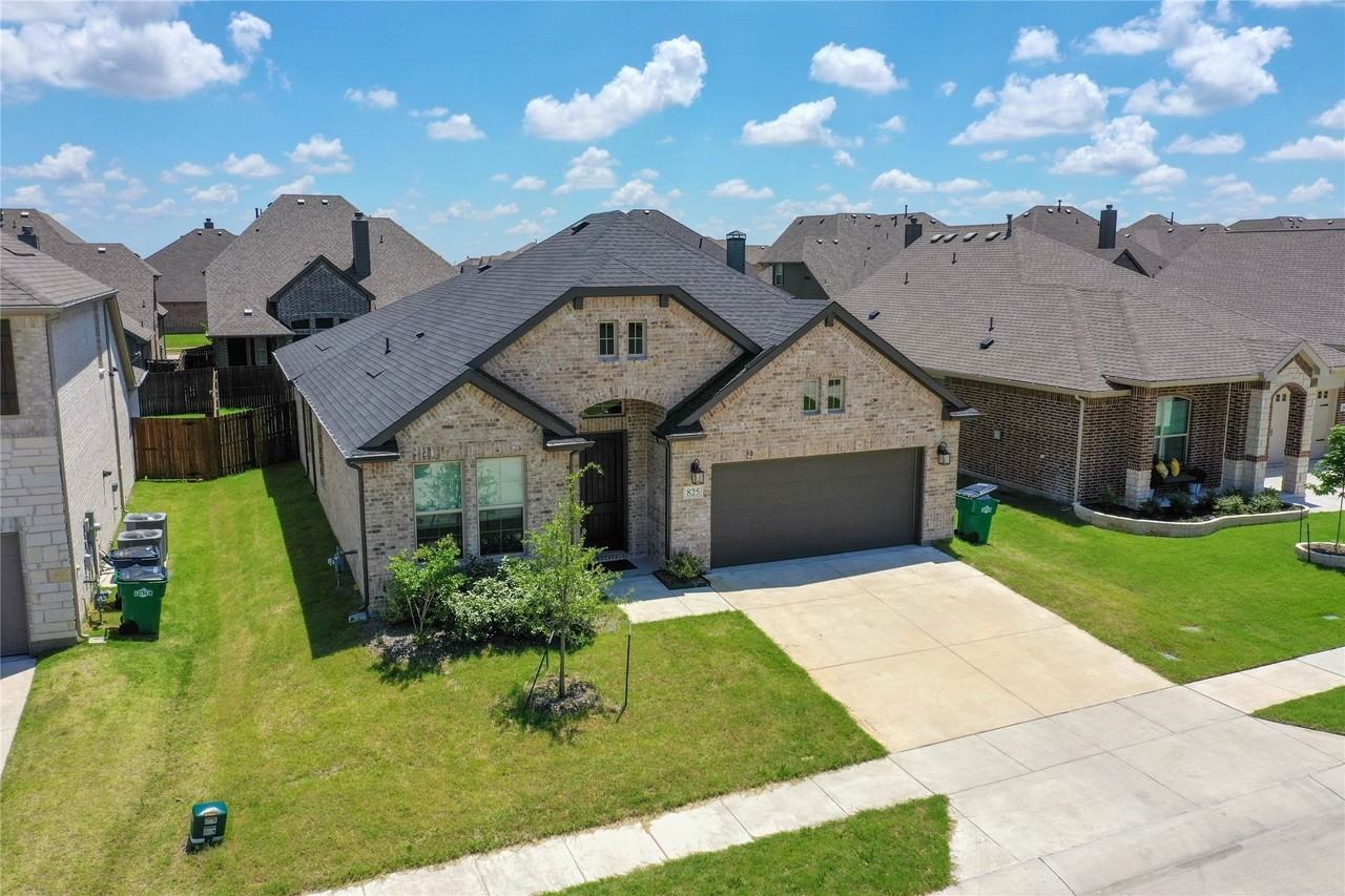 825 Allison Dr - Photo 3 of 6