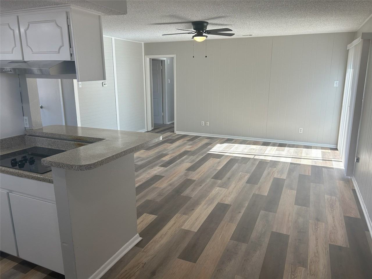 3810 Calgary Ct E - Photo 2 of 10