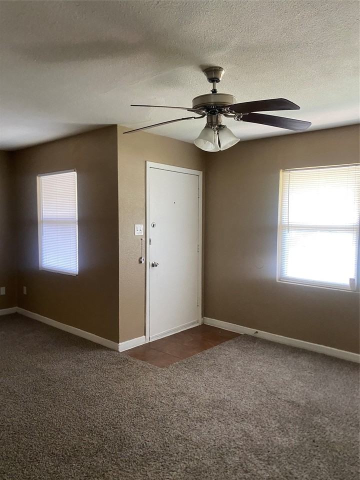 1606 Virginia St - Photo 2 of 17