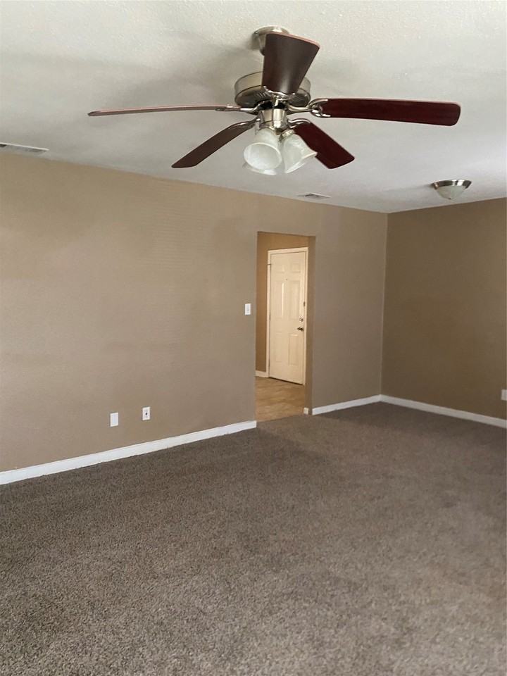 1606 Virginia St - Photo 3 of 17