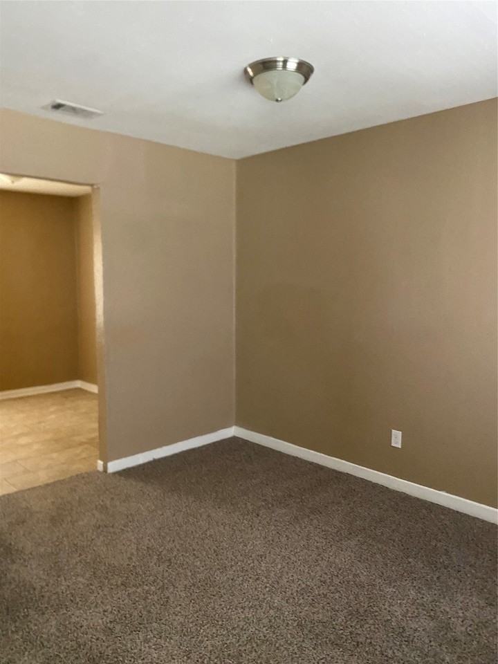 1606 Virginia St - Photo 4 of 17