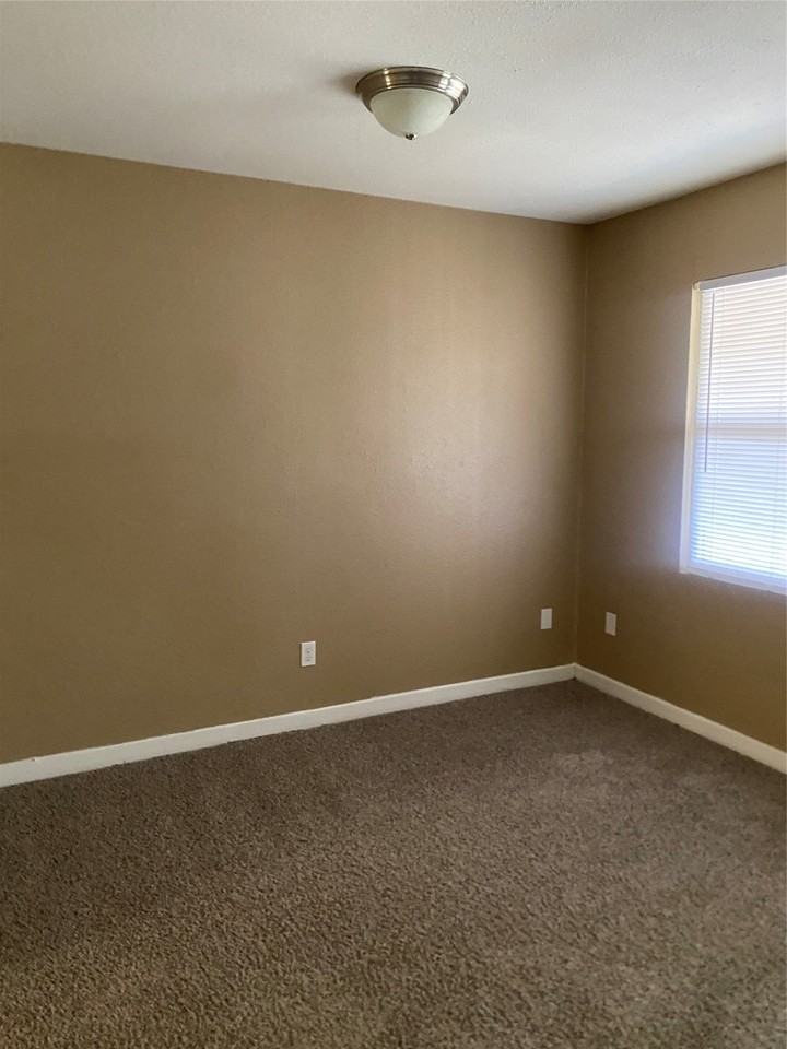 1606 Virginia St - Photo 5 of 17