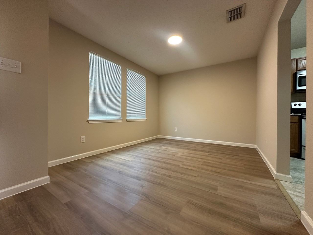 1316 Willow Tree Dr - Photo 4 of 12