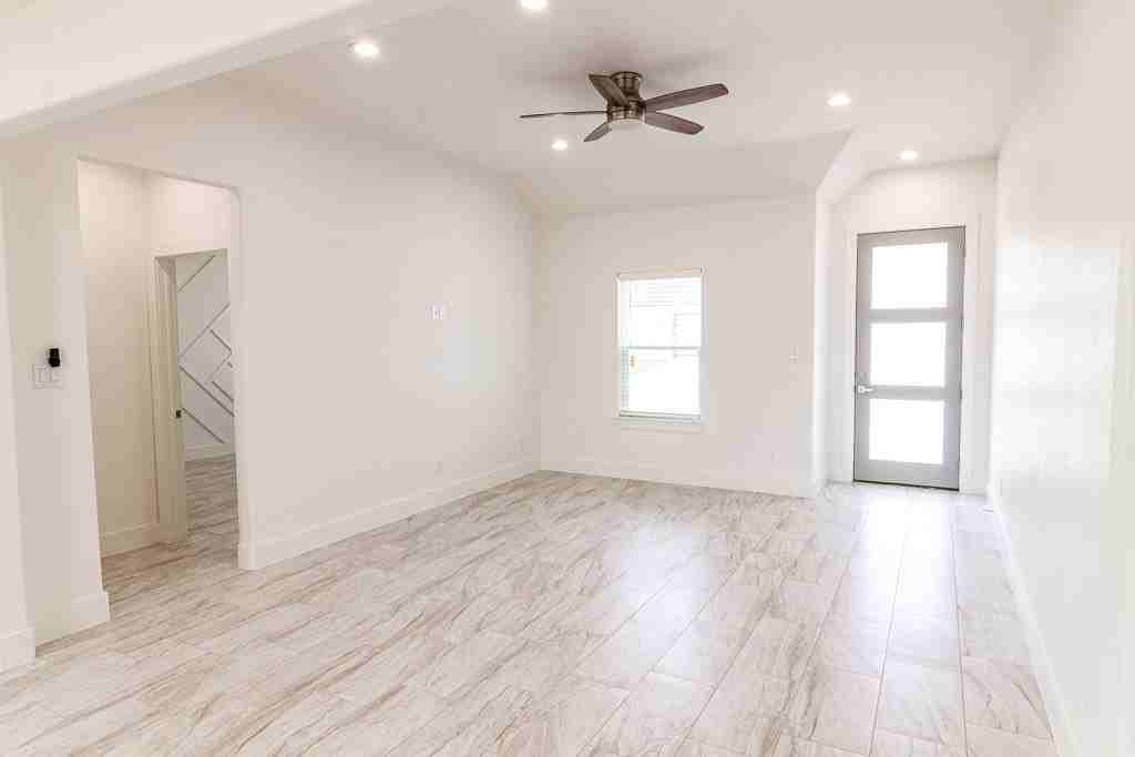 540 Highview Ct - Photo 3 of 23