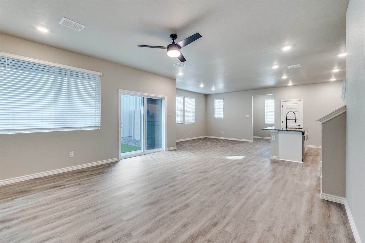 1841 Woodlawn Way #142 - Photo 4 of 13
