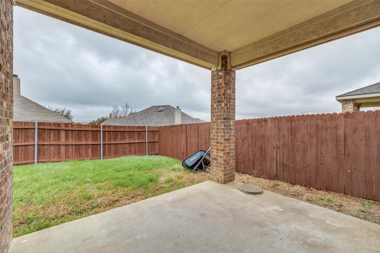 10005 Bull Run - Photo 5 of 25