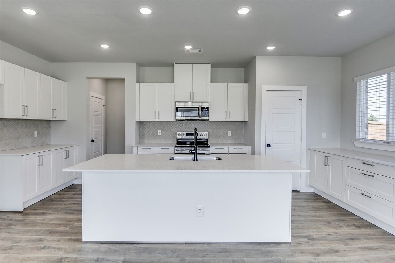 4058 Lecroy Ct - Photo 7 of 22