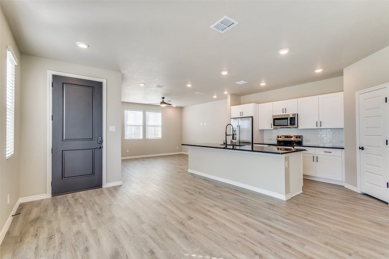 1933 Woodlawn Way #99 - Photo 3 of 12