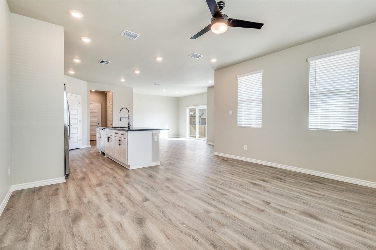 1933 Woodlawn Way #99 - Photo 4 of 12