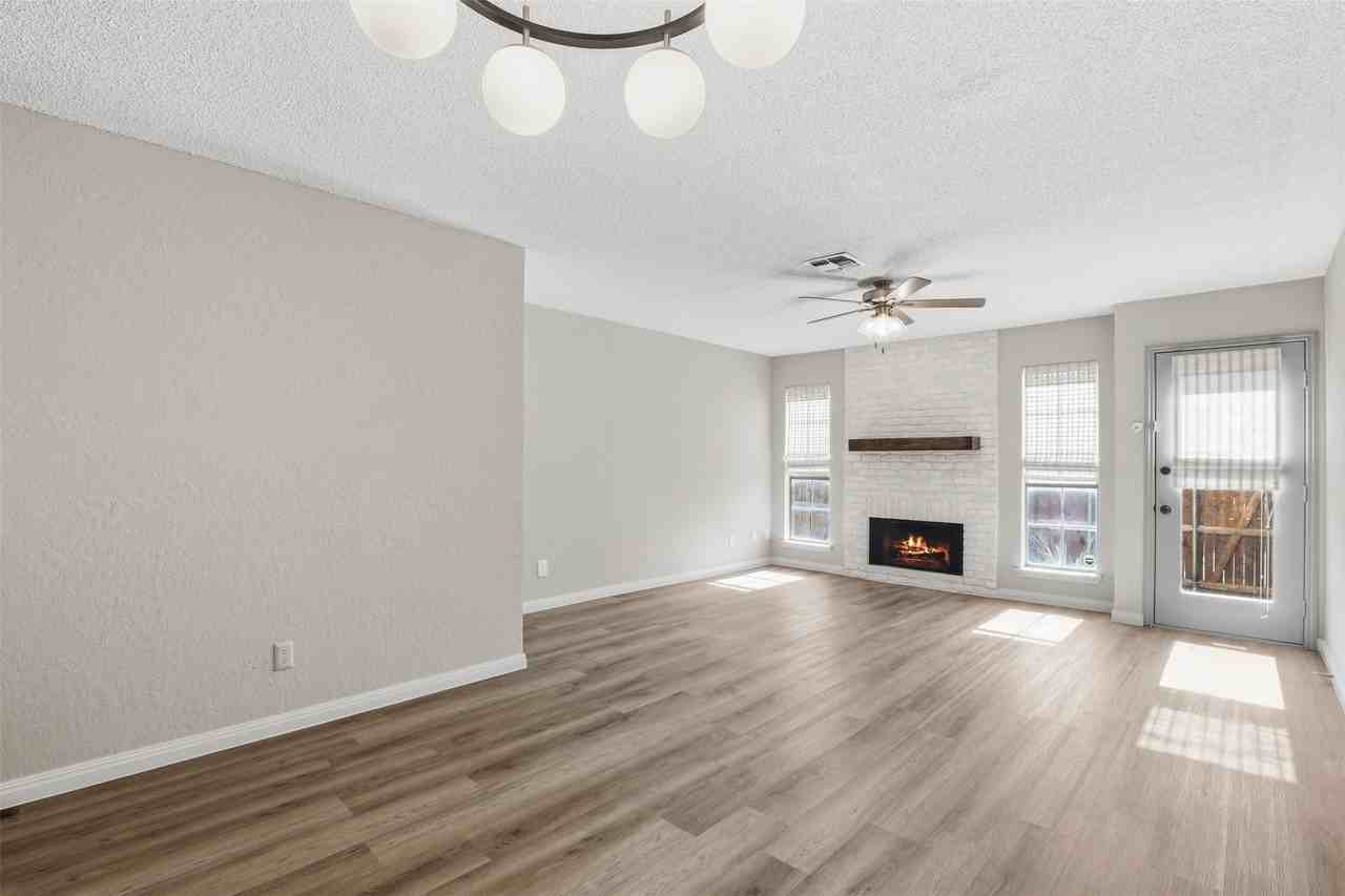 7429 Kingswood Dr