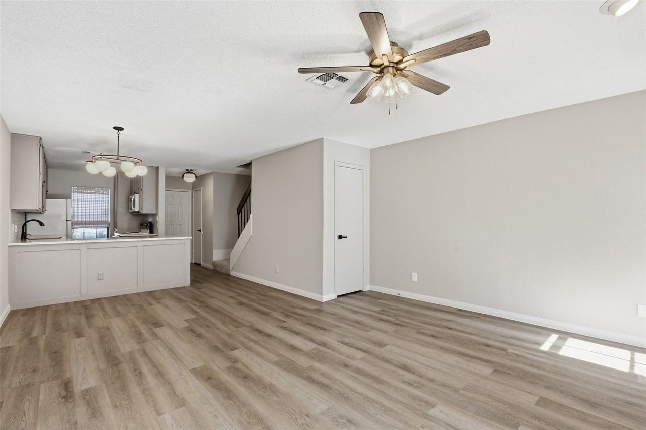 7429 Kingswood Dr - Photo 2 of 22