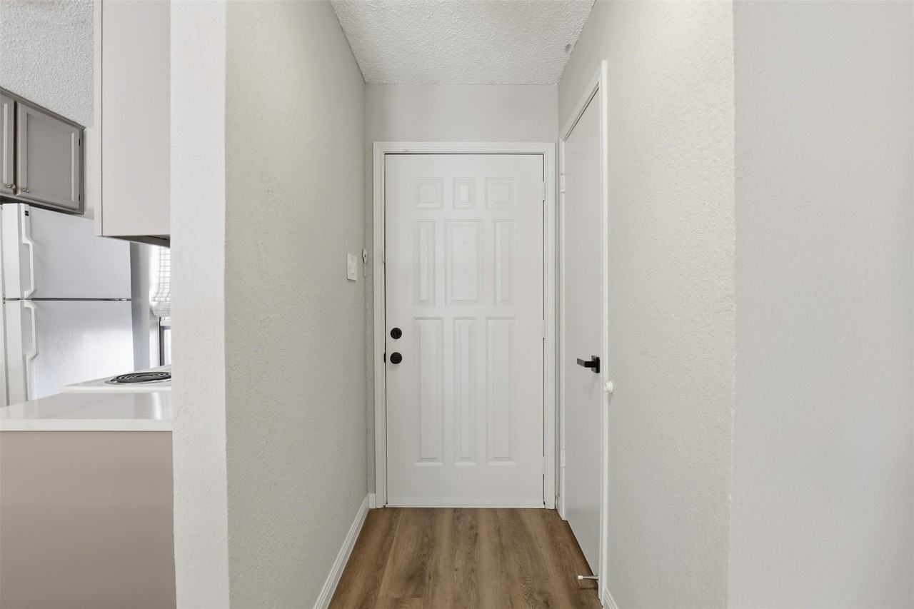 7429 Kingswood Dr - Photo 4 of 22