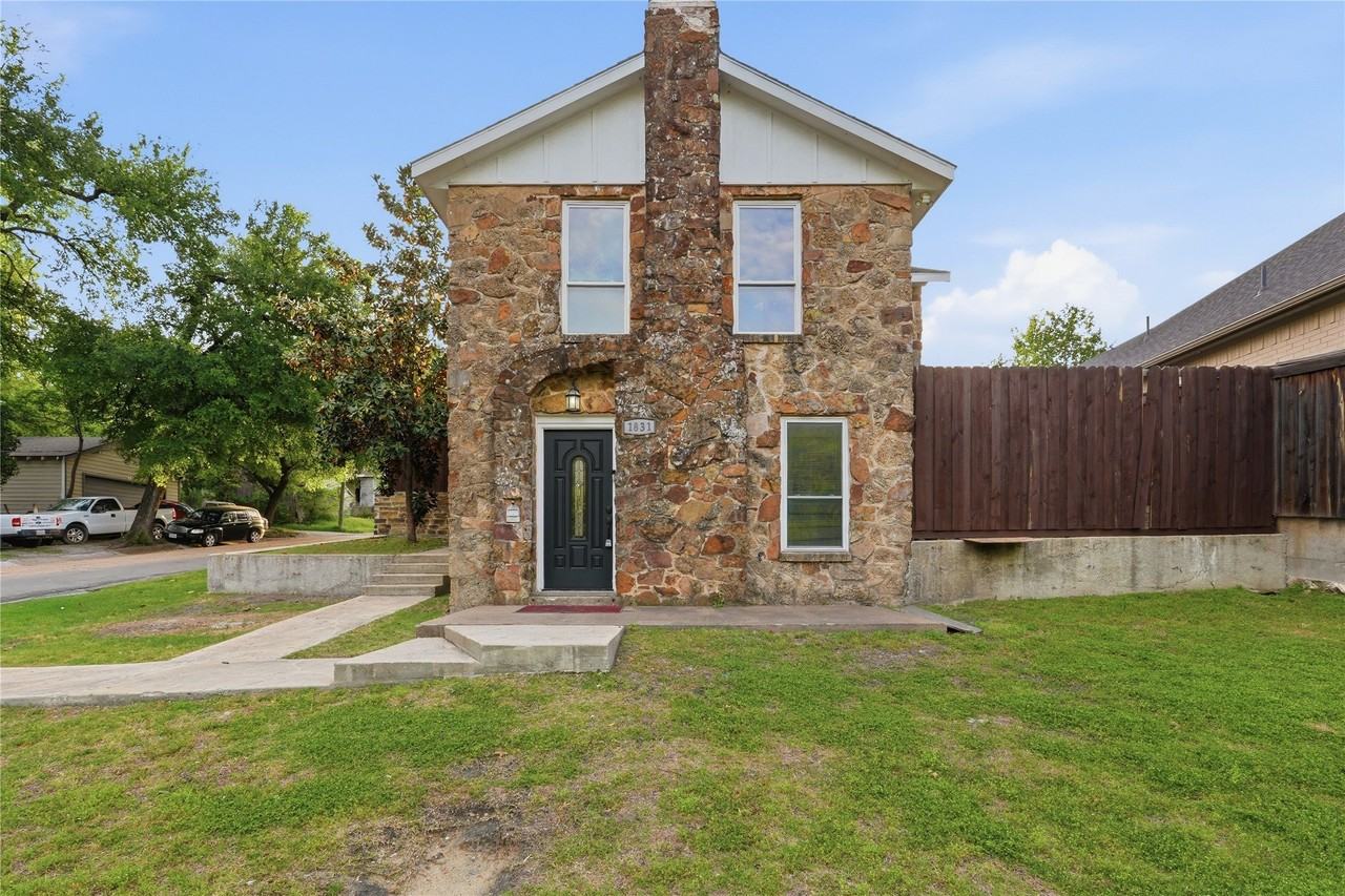 1831 Alabama Ave - Photo 2 of 16