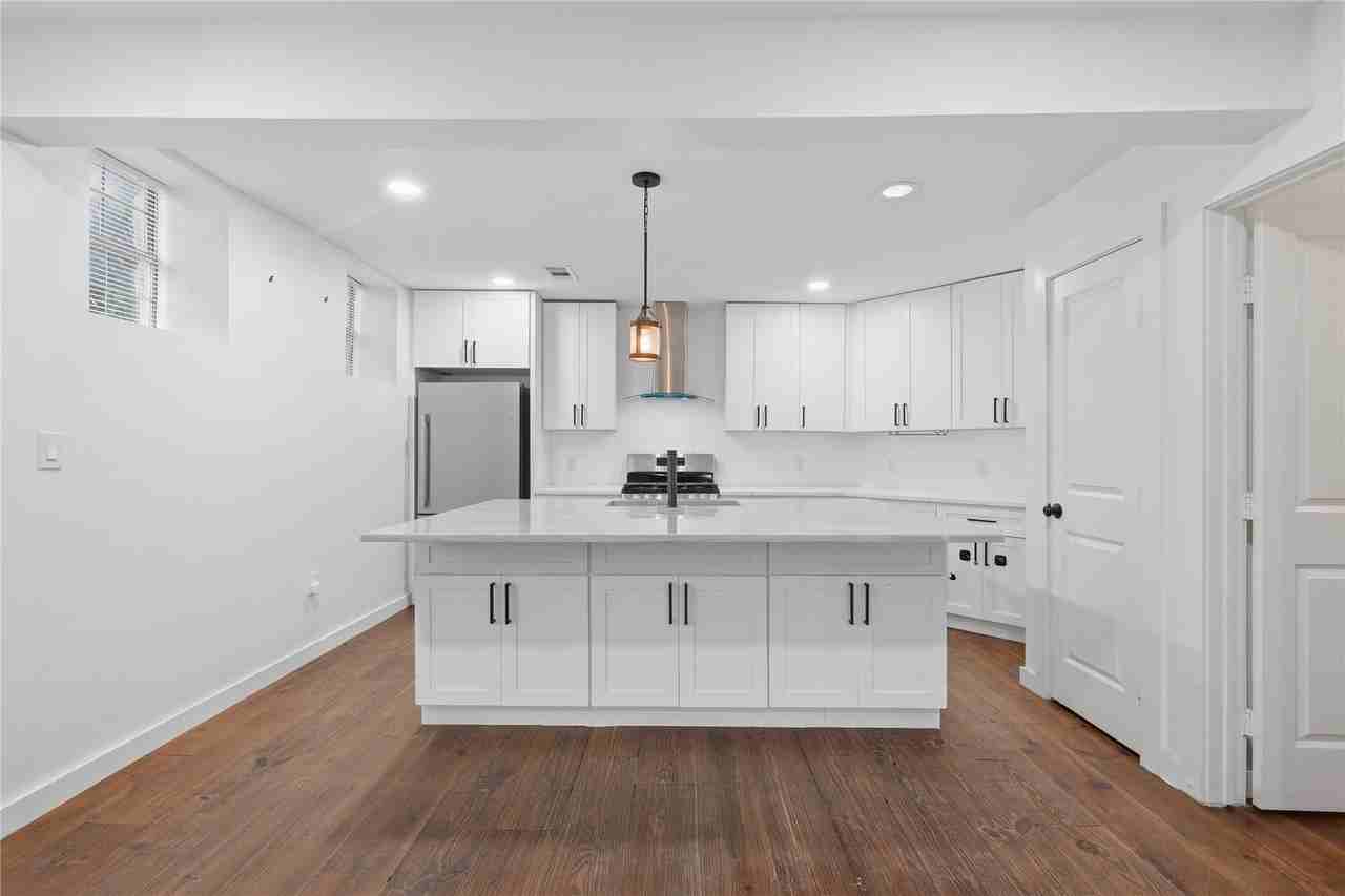 1831 Alabama Ave - Photo 4 of 16