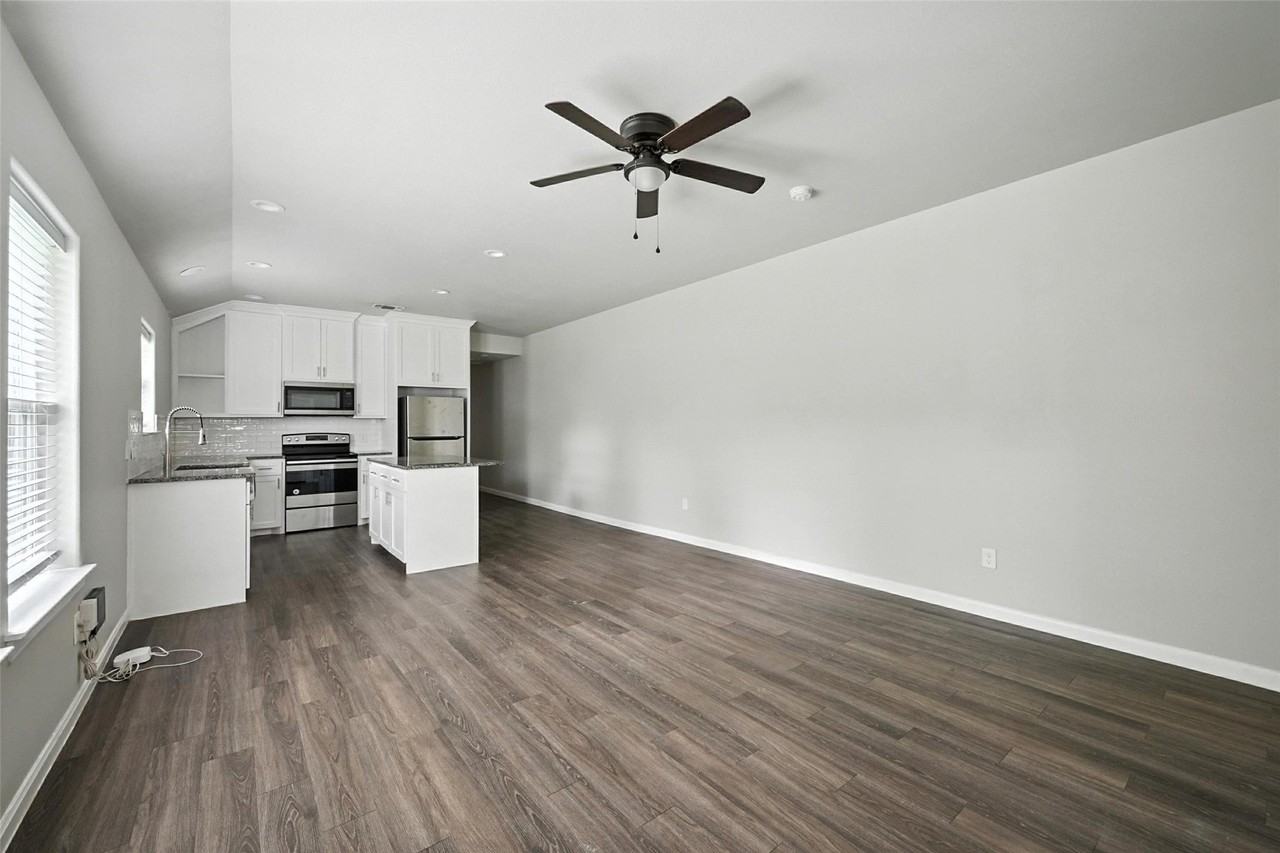 910914 N Throckmorton St #910 - Photo 4 of 18