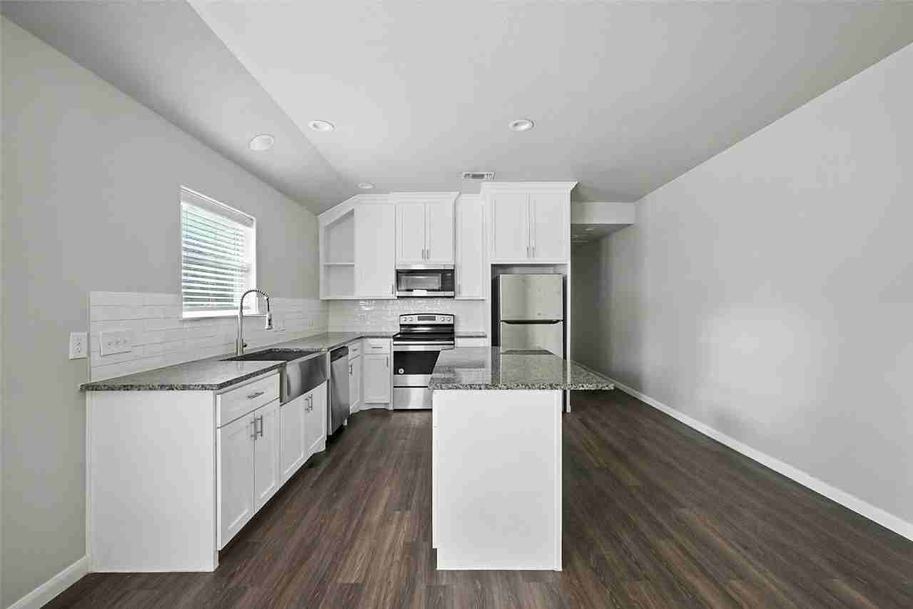 910914 N Throckmorton St #910 - Photo 6 of 18
